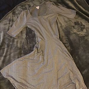 Black lt gray dress houndstooth chevron pattern